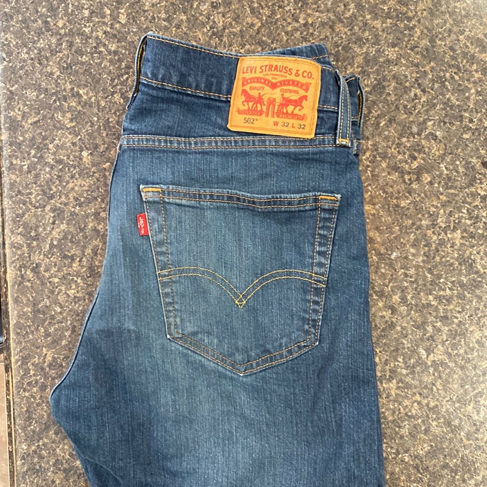 Used mens Levi’s 502 blue jeans. 32X32